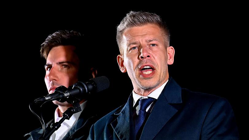 Wahlsieger Magyar ruft die Orban-Loyalisten an der Staatsspitze zum R&uuml;cktritt auf.