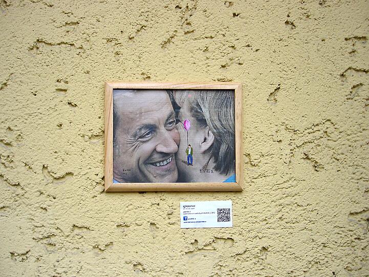 Gerahmt: &bdquo;Peintre X&ldquo; klebte das Werk mit dem Titel &bdquo;Ignorance&ldquo; an eine Wand in der Steinsdorfstraße.