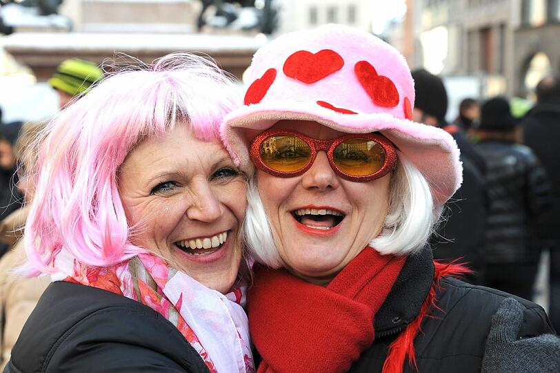 Die schrillen Bilder vom Faschingssonntag in der Münchner Innenstadt.