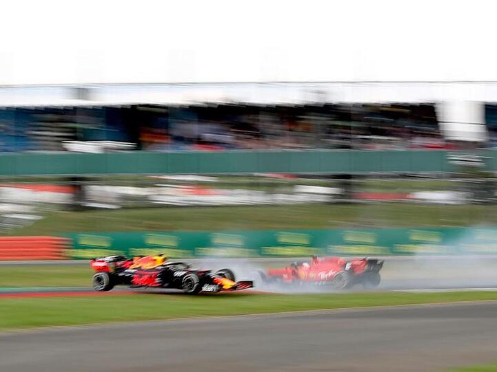 Sebastian Vettel (r) und Max Verstappen kollidierten in der 38. Runde.