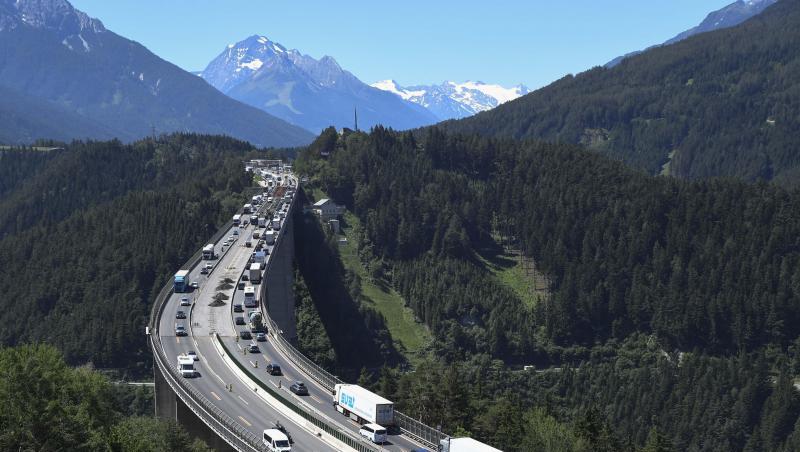 Auf der Europabrücke der Brennerautobahn gibt es einen Stau. Foto: Zeitungsfoto.At/APA/Archivbild Auf der Europabrücke der Brennerautobahn gibt es einen Stau. Foto: Zeitungsfoto.At/APA/Archivbild