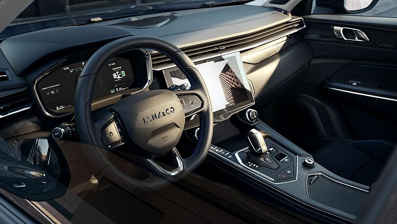 Übersichtlich und weitestgehend digital: die Armaturen des Lynk & Co 01. Übersichtlich und weitestgehend digital: die Armaturen des Lynk & Co 01.