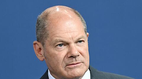 Bundeskanzler Olaf Scholz (SPD) spricht bei einer Pressekonferenz in Berlin.