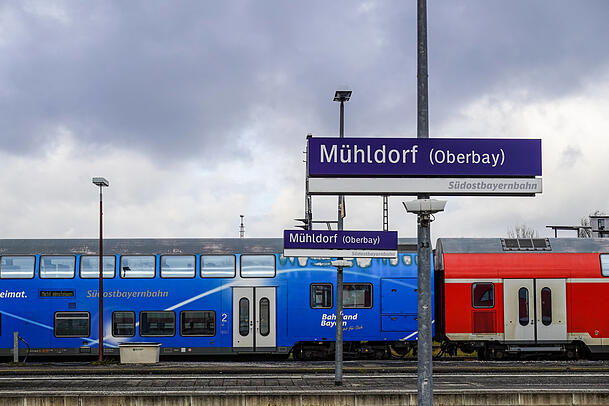 Die Südostbayernbahn verbindet den Münchner Haupt- und Ostbahnhof mit Mühldorf. Die Südostbayernbahn verbindet den Münchner Haupt- und Ostbahnhof mit Mühldorf.