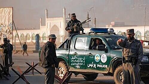 Polizisten in Afghanistan: Ab 30.November werden die Beamten am Hindukusch auch von bayerischen Ordnungshütern ausgebildet. Polizisten in Afghanistan: Ab 30.November werden die Beamten am Hindukusch auch von bayerischen Ordnungshütern ausgebildet.