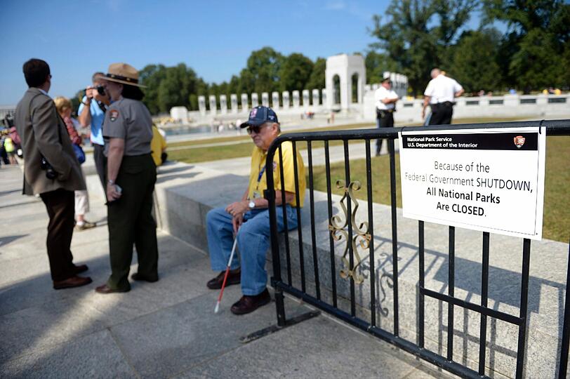 Kriegsveteranen protestieren vor dem World War II Memorial in Washington. Die Bilder.