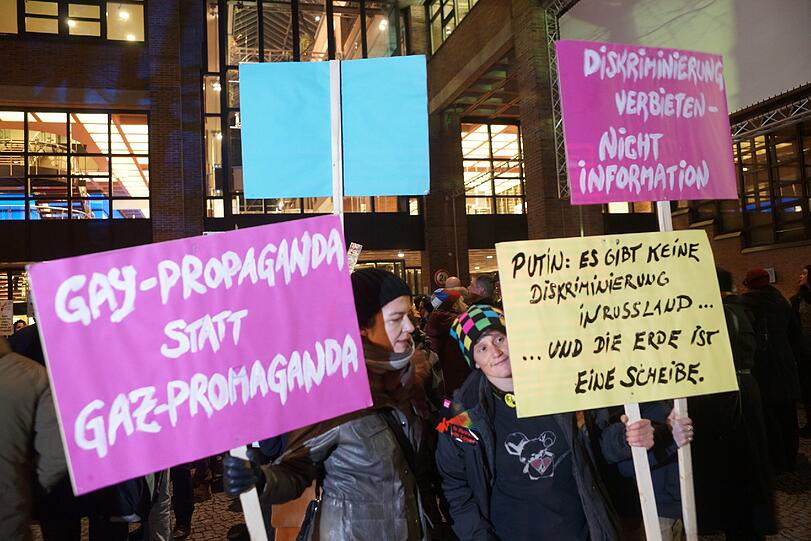 Am Gasteig bekundeten 250 Menschen gestern Abend ihren Protest gegen Valery Gergiev.