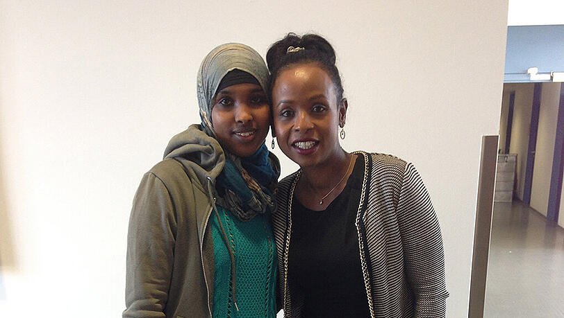 Umal Hayir (l.) und die Dolmetscherin Samira Ahmed-Zenter. Umal Hayir (l.) und die Dolmetscherin Samira Ahmed-Zenter.
