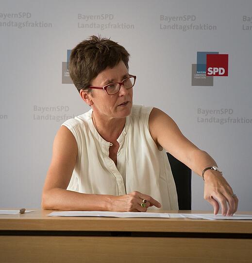 Ernsthafte Politikerin: Isabell Zacharias als SPD-Abgeordnete.