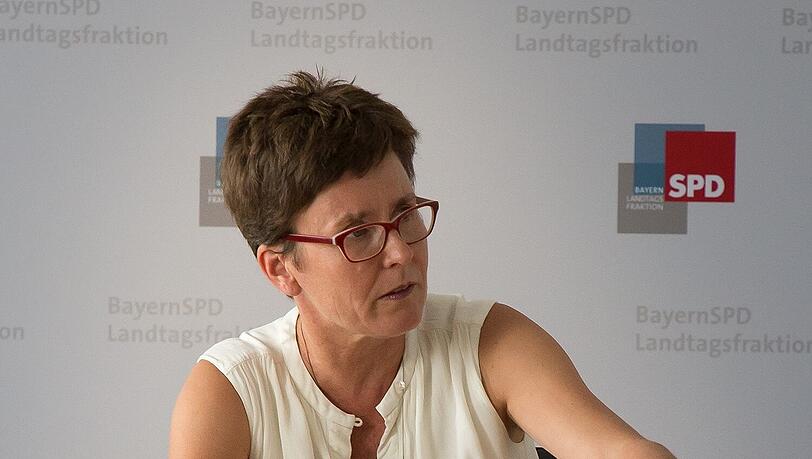 Ernsthafte Politikerin: Isabell Zacharias als SPD-Abgeordnete. Ernsthafte Politikerin: Isabell Zacharias als SPD-Abgeordnete.