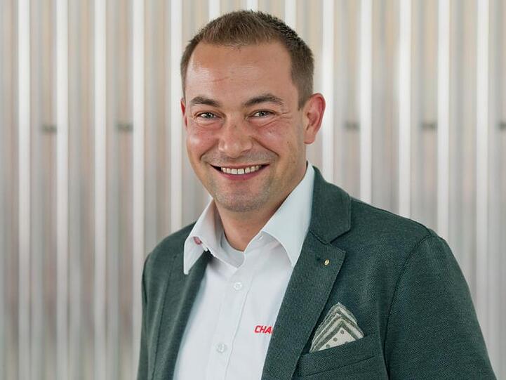 Felix Walchshöfer lächelt in die Kamera. Foto: picture alliance / dpa/Archivbild