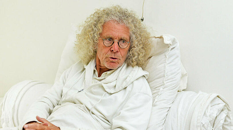 Rainer Langhans in seiner Wohnung in München