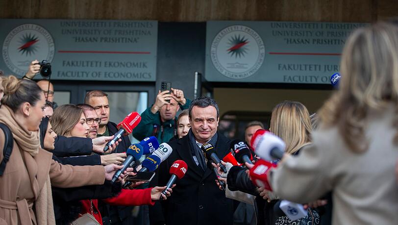 Kosovos Ministerpr&auml;sident Kurti sichert sich bei der Neuwahl in seinem Land ein weiteres Regierungsmandat.