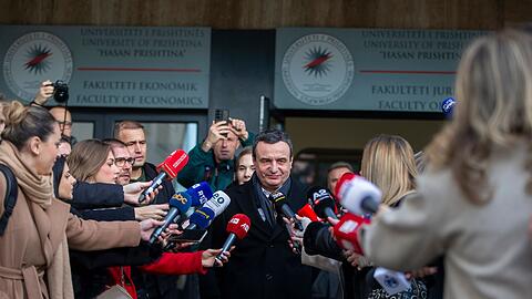 Kosovos Ministerpr&auml;sident Kurti sichert sich bei der Neuwahl in seinem Land ein weiteres Regierungsmandat.