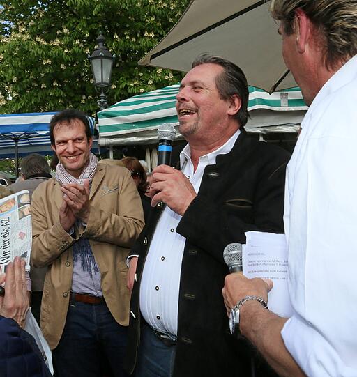 Andreas Giebel sorgt für gute Stimmung, neben ihm Arno Makowsky (li.) und Stefan Schneider.