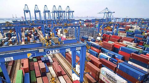 Containerterminal im chinesischen Qingdao.