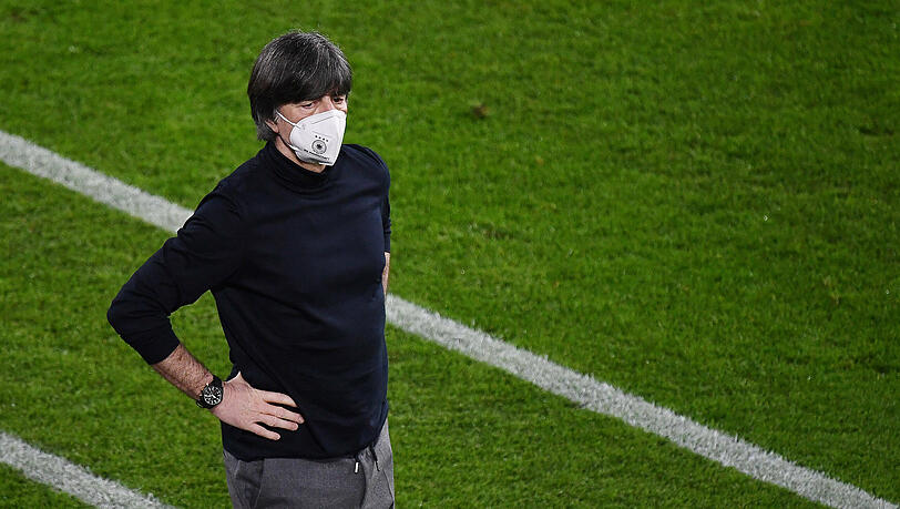 "Wir haben uns das selber eingebrockt", sagte Bundestrainer Joachim Löw nach dem peinlichen 1:2 gegen Nordmazedonien.