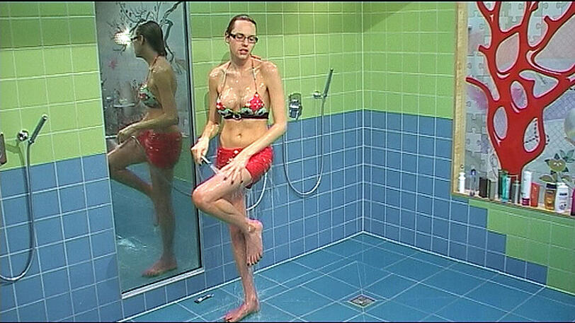 Big Brother wurde jetzt um einen Monat verlängert: Was erwartet die Fans des TV-Containers noch? Hier gibt's nochmal die besten Fotos aus der aktuellen elften Serie und einen Rückblick über die vergangenen Staffeln. Viel Spaß!