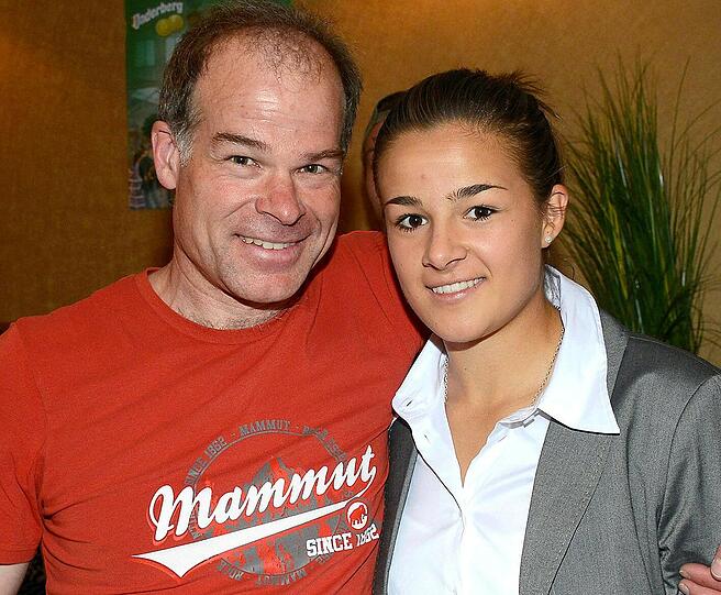 Vater Matthias Lotzen drückt seiner Tochter Lena am Sonntag die Daumen, wenn die Spielerin vom FC Bayern im Finale gegen Norwegen nach dem EM-Titel greift.