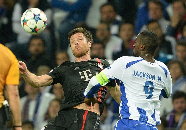 XABI ALONSO - NOTE 6 - Super Bock, der Erste: Kapitaler Ballverlust (Konzentration!?) an Martínez nach 80 Sekunden, woraus das 0:1 entstand. Das darf so einem alten Hasen mit 33 Jahren und gefühlten 1000 Spielen nicht passieren.