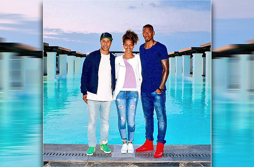 Der Innenverteidiger Jerome Boateng mit Verwandten im Urlaub.
