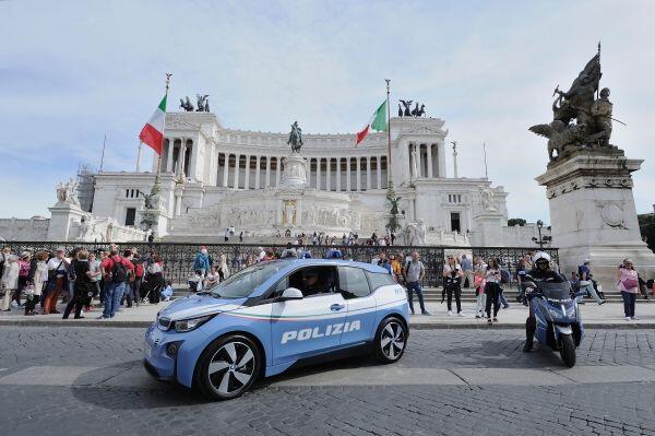 Tatütata auf italienisch: Ein BMW i3 als Untersatz für die Polizia in Rom.