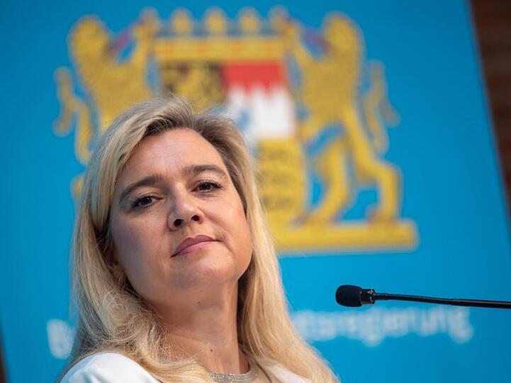 Bayerns Gesundheitsministerin Melanie Huml (CSU) nimmt an einer Pressekonferenz teil. Foto: Peter Kneffel/dpa/Archivbild