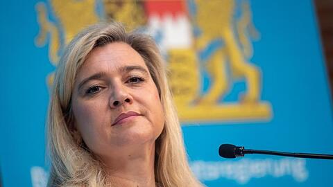 Bayerns Gesundheitsministerin Melanie Huml (CSU) nimmt an einer Pressekonferenz teil. Foto: Peter Kneffel/dpa/Archivbild
