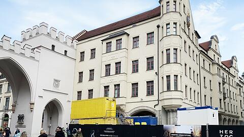 Von der Fußgängerzone aus nicht sichtbar: Das ehemalige Kaufhaus am Stachus soll begrünte Innenhöfe bekommen.