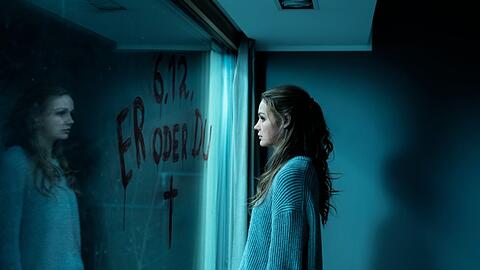 Klara (Luise Heyer) fürchtet in "Der Heimweg" nicht nur ihren gewalttätigen Ehemann, sondern wird auch von einem Serienkiller gejagt.