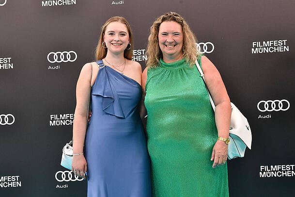 Kerstin Schreyer und Tochter Corinna beim diesjährigen Filmfest in München: Mit ihrer Tochter hat die geschiedene Politikerin ein sehr enges Verhältnis. Kerstin Schreyer und Tochter Corinna beim diesjährigen Filmfest in München: Mit ihrer Tochter hat die geschiedene Politikerin ein sehr enges Verhältnis.