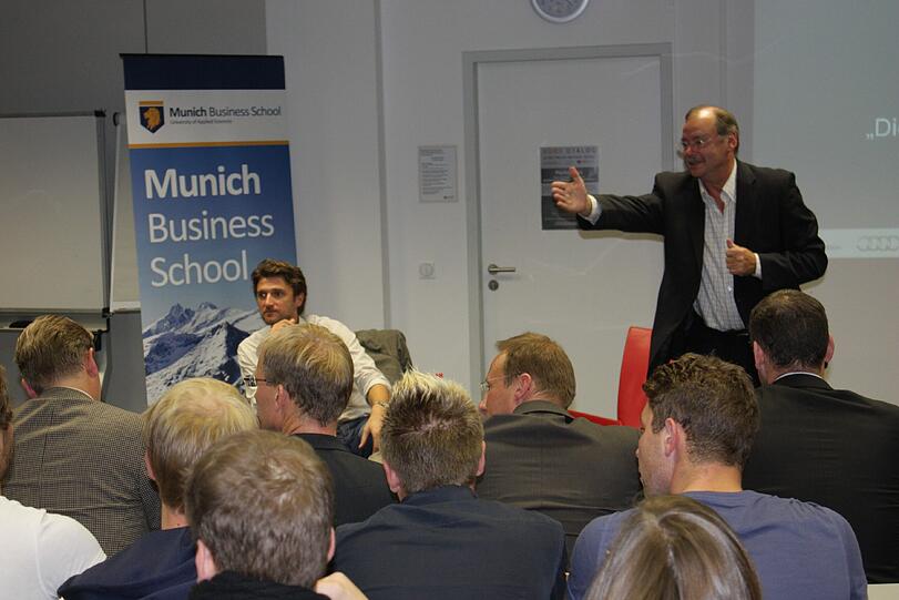 Sportdirektor Marko Pesic spricht an der Munich Business School.