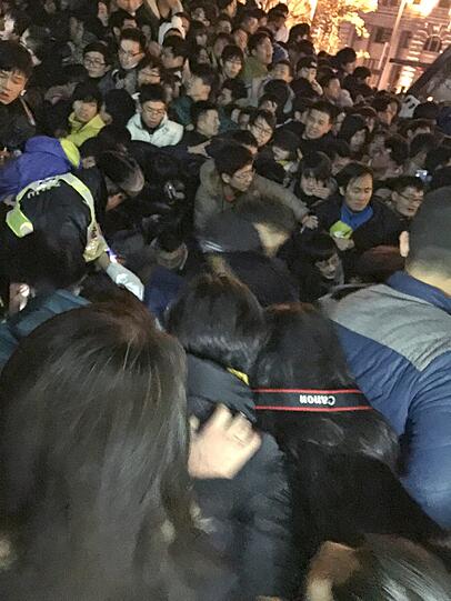 Panik in Shanghai - 25 Miunuten vor Mitternacht flog das Falschgeld.