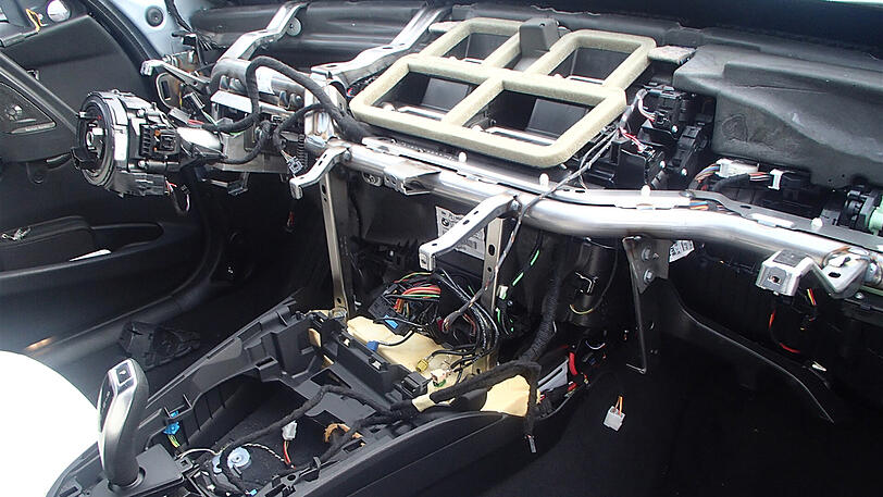 Dieser BMW ist komplett ausgeschlachtet worden.