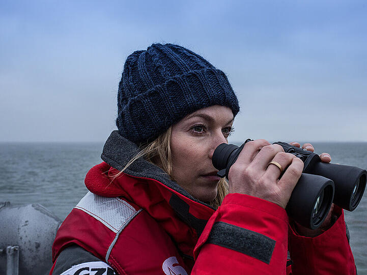 "Tod auf der Insel": Katharina (Lisa Martinek) entdeckt die Leiche der vermissten Touristin im Watt