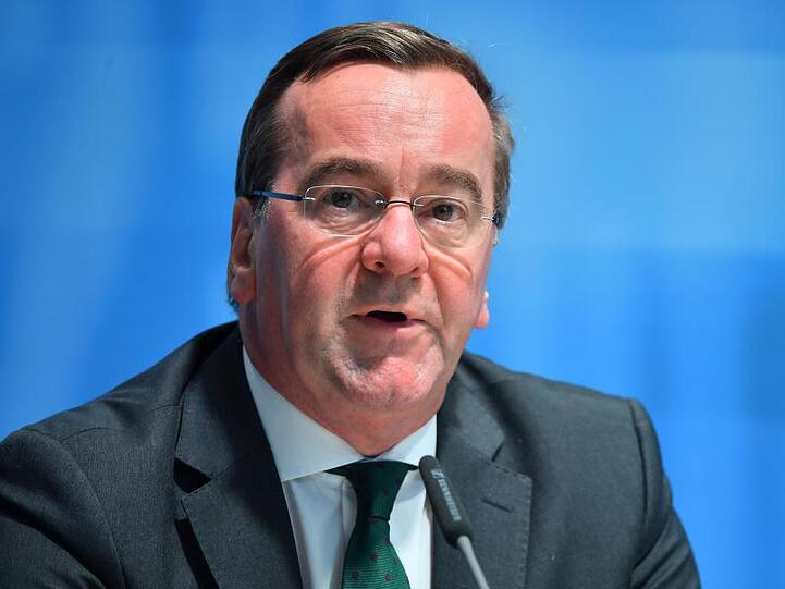Niedersachsens Innenminister Pistorius (SPD) für Rassismus-Studie bei der Polizei.