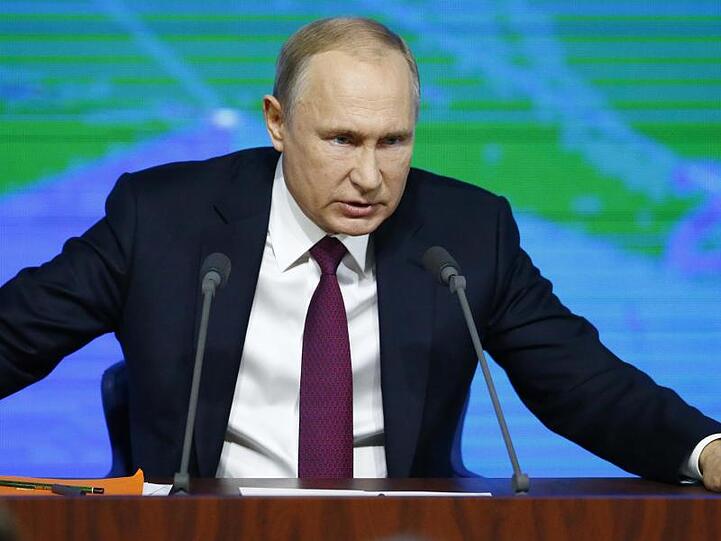 Russlands Präsident Wladimir Putin gibt seine traditionelle Jahrespressekonferenz.
