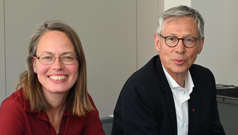 Die SPD-Landesvorsitzende Sascha Karolin Aulepp und Bremens Bürgermeister Carsten Sieling bei der Landesvorstandssitzung der Bremer Sozialdemokraten. Die SPD-Landesvorsitzende Sascha Karolin Aulepp und Bremens Bürgermeister Carsten Sieling bei der Landesvorstandssitzung der Bremer Sozialdemokraten.