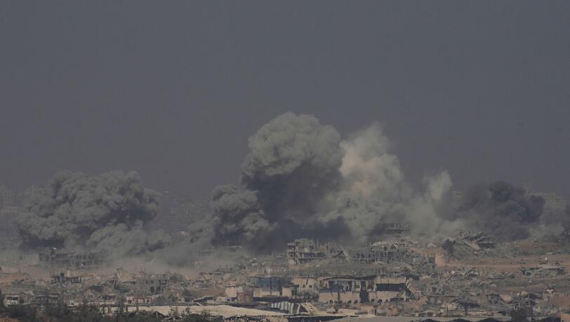 Israel bereitet als Teil der geplanten Ausweitung des Gaza-Kriegs die Umsiedlung von Palästinensern vor. (Archivbild)