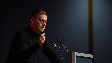 Der fr&uuml;here Fu&szlig;ballmanager Oliver Ruhnert soll als neuer Generalsekret&auml;r die n&auml;chsten Wahlk&auml;mpfe organisieren.