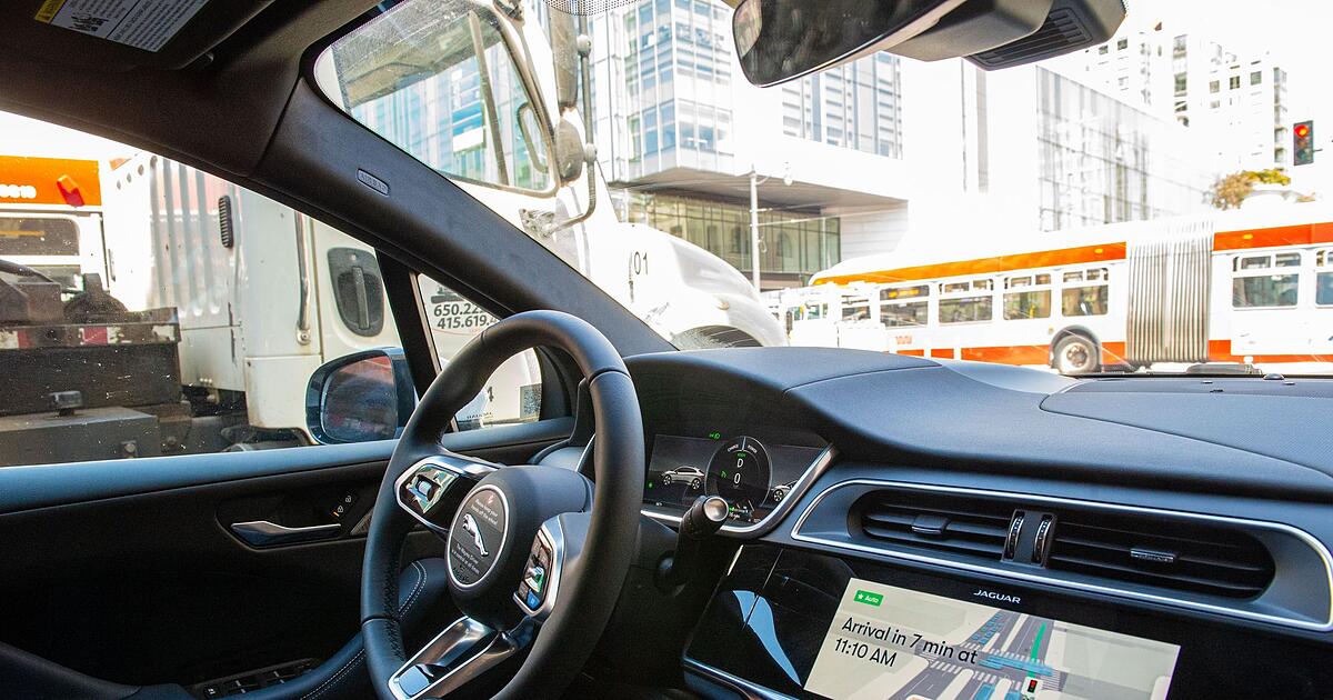 Robotaxi-Firma-Waymo-stockt-Kasse-im-Wettlauf-mit-Tesla-auf