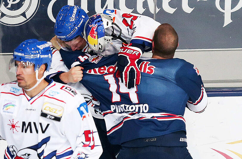 Blutige Schlägerei zwischen EHC-Spieler Steve Pinizzotto und dem Mannheimer Denis Reul
