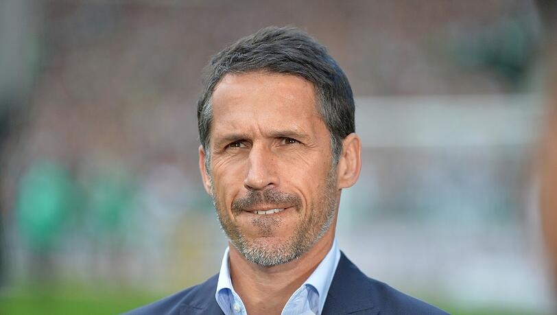 Werder-Geschäftsführer Thomas Eichin wird nach einem Medienbericht Mitte November rote Zahlen des abgelaufenen Geschäftsjahres bekannt geben. Werder-Geschäftsführer Thomas Eichin wird nach einem Medienbericht Mitte November rote Zahlen des abgelaufenen Geschäftsjahres bekannt geben.