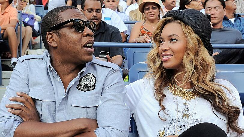 Jay Z soll Beyoncé mit mehr als einer Frau betrogen haben. Jay Z soll Beyoncé mit mehr als einer Frau betrogen haben.