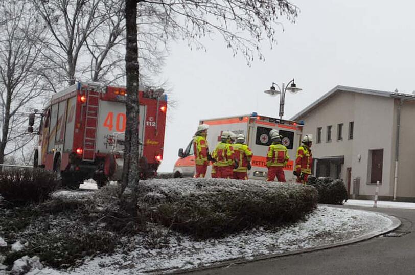 Am Mittwoch ist ein Schulbus von der Straße abgekommen und gegen einen Baumstumpf geprallt.