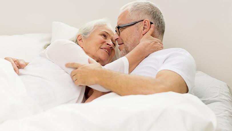 Im Alter ver&auml;ndert sich das Sexleben - das muss aber nicht das Ende von Intimit&auml;t bedeuten.