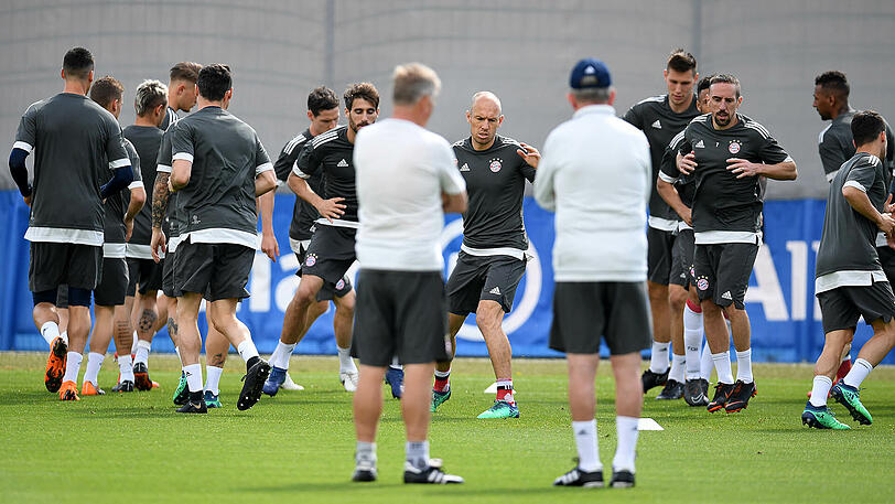 Die Bayern beim Abschlusstraining am Dienstag vor dem Kracher gegen Real Madrid. Klicken Sie sich durch die Bilder.