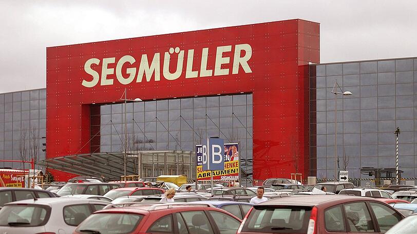 Vor dem Möbelhaus parken und dort shoppen gehen. Einfacher geht's nicht (wie hier in einer Filiale in Darmstadt). Normalerweise.