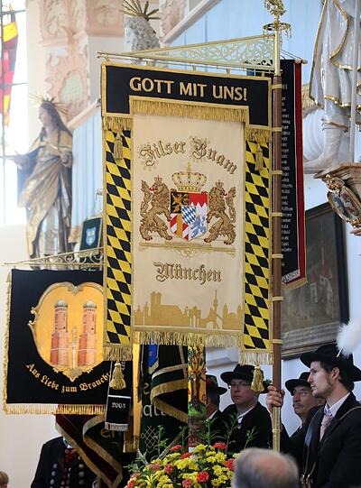 Filser-Fahnenweihe in der Heilig-Kreuz-Kirche in Forstenried. Die Bilder.