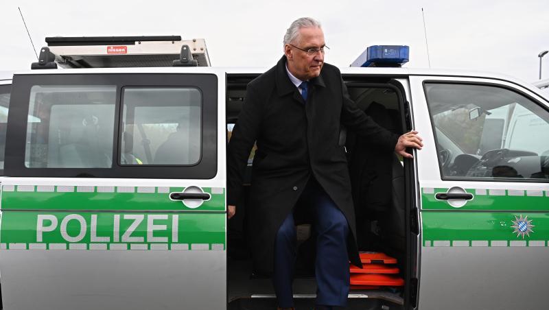 Der bayerische Innenminister Joachim Herrmann (CSU) steigt aus einem Polizeifahrzeug aus. Foto: Nicolas Armer/dpa/Archivbild Der bayerische Innenminister Joachim Herrmann (CSU) steigt aus einem Polizeifahrzeug aus. Foto: Nicolas Armer/dpa/Archivbild